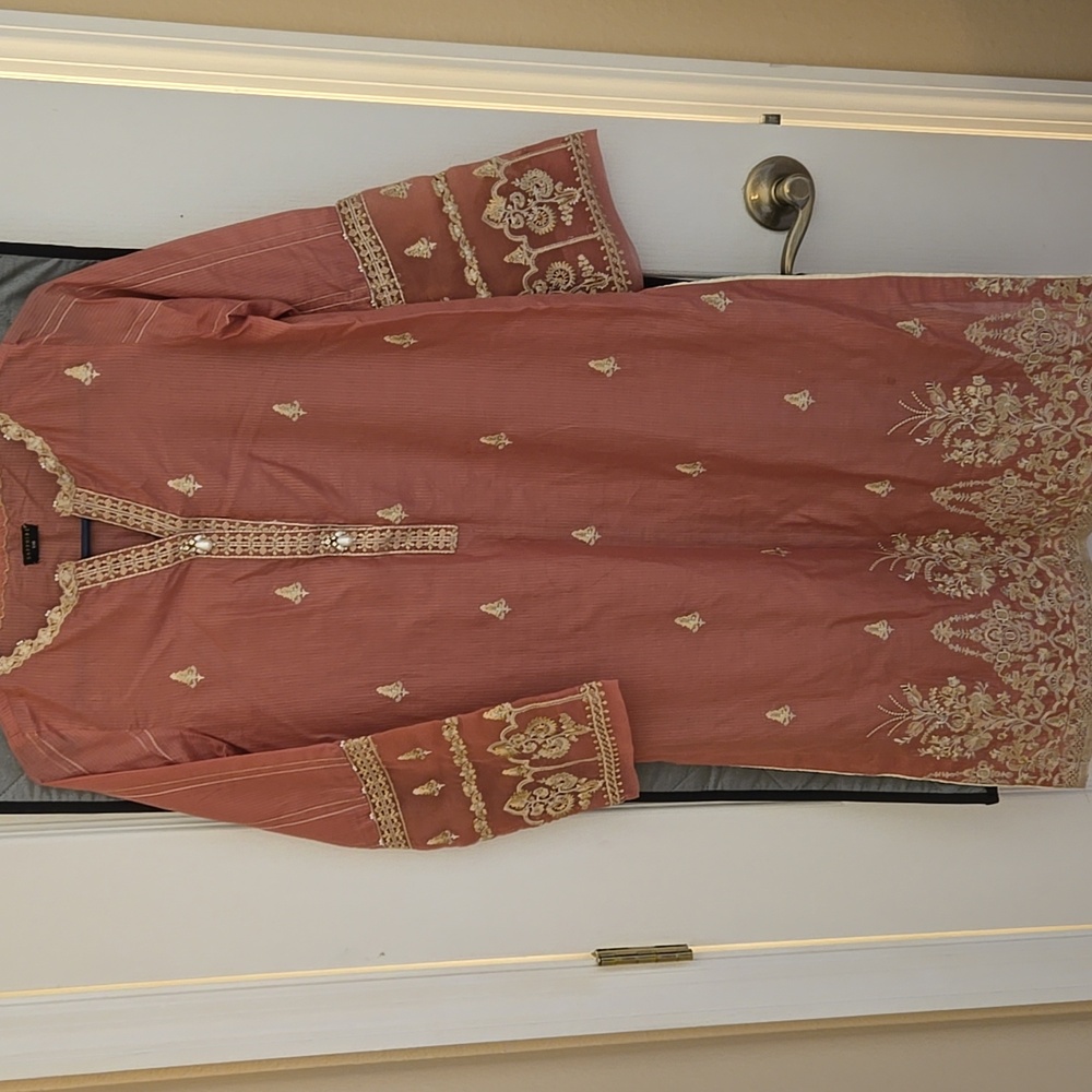 Elegant Pink Embroidered Women's Kurta - Picture 7 of 9